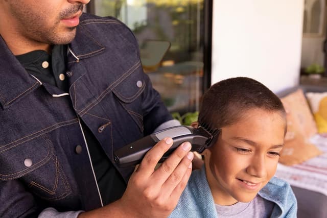 Detalle de Andis inCRED Set tagliacapelli senza fili agli ioni di litio (560585) – kit domestico da 18 pezzi