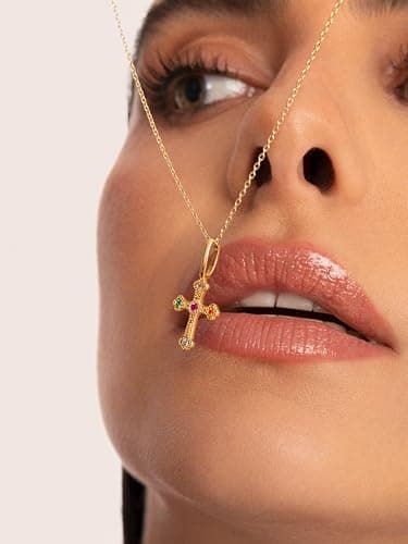 Detalle 2 de SINGULARU Charm Mónica Cruz — Colgante plata 18 kt 💍