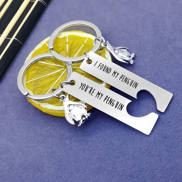 Detalle de Penguin Lover Gifts couples keychain set with engraved “You’re My Penguin, I Found My Penguin”