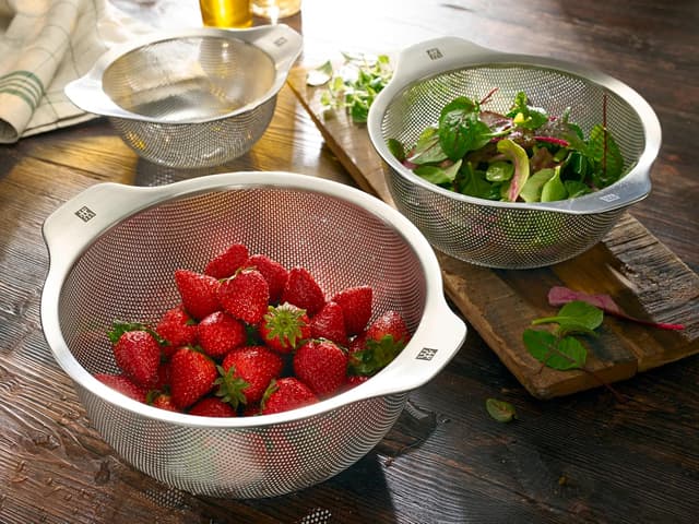 Detalle 2 de Zwilling 39643-016-0 Colador Mesa, Acero Inoxidable, 16 cm 🍴