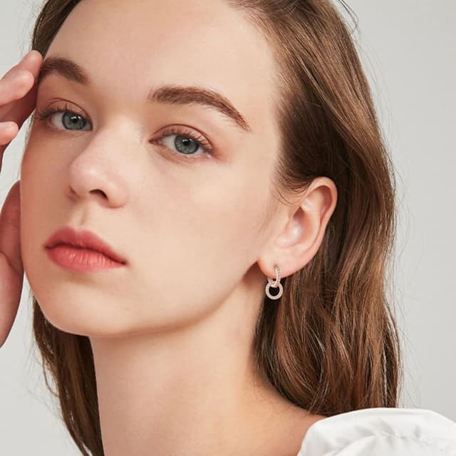 Detalle 1 de Fcebsty Ohrringe aus Sterlingsilber 925 mit doppelter Creolen-Optik und Zirkonia für Mädchen