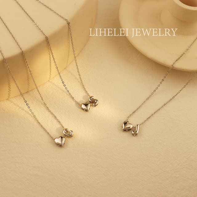 Detalle 2 de LIHELEI Silber-Herz-Initialen-Halskette (925) von A bis Z – zierliche Herz-Anhänger für Damen
