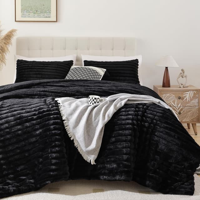 Detalle de Smoofy Fluffy Queen Comforter Set (3-Piece) in Black Faux Fur Style