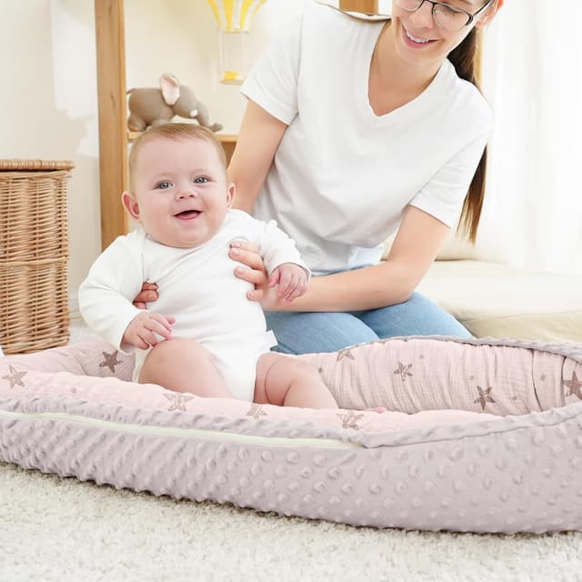 Detalle de Bearmoss Babynestchen Kuschelnest für Neugeborene, tragbar & zweiseitig, 90 x 55 cm (Rosa Stern)