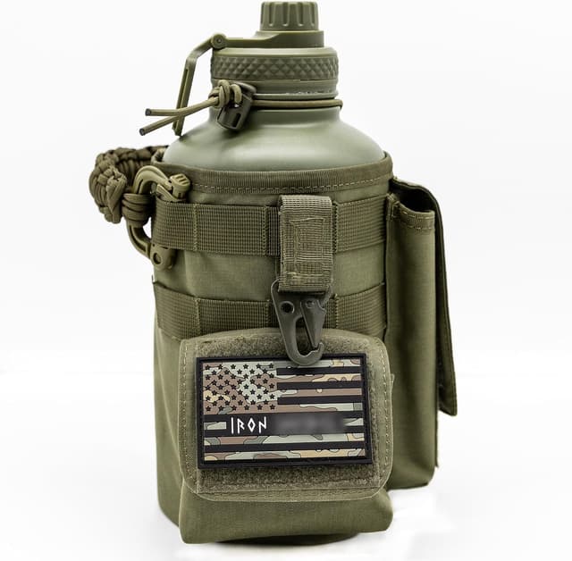 Detalle de Iron Infidel Battle Bottle (Live Free 2 Liter) — Half Gallon Insulated Stainless Water Jug with Removable Sleeve & Paracord Handle