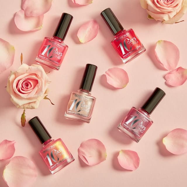 Detalle de DEBORAH Smalto 0 Days Long N.897 “Fire Heart” con formula nutriente e finitura luminosa