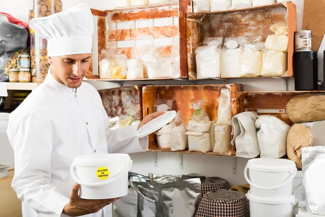 Detalle 2 de 300 étiquettes jaunes Avery 40 mm