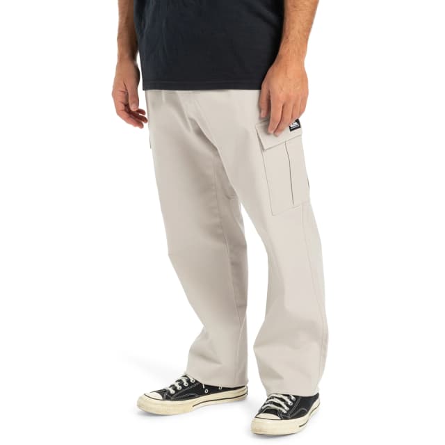 Detalle de Quiksilver Pantalón de hombre Taxer (tipo cargo) de sarga con mezcla algodón y elastano