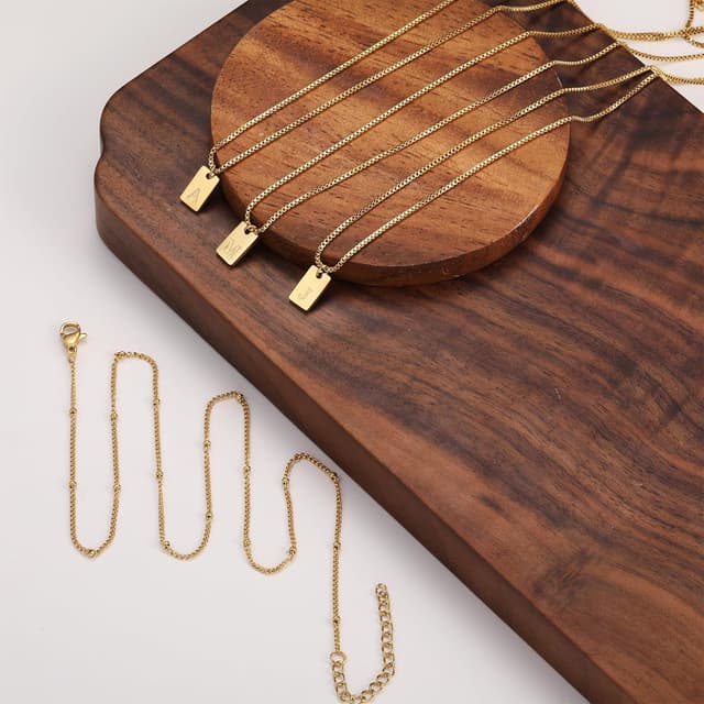 Detalle 2 de AFSTALR Buchstaben-Kette für Damen mit Layered Initialen (A–Z) aus Edelstahl, Silber/Gold