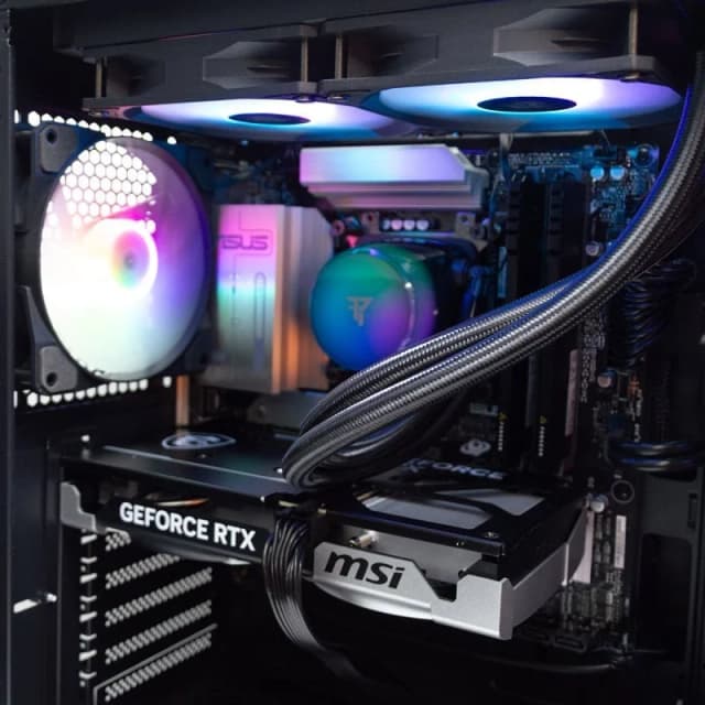 Detalle 2 de PcCom Imperial AMD Ryzen 7 5800X / 32GB / 2TB M.2 SSD / RTX 5070