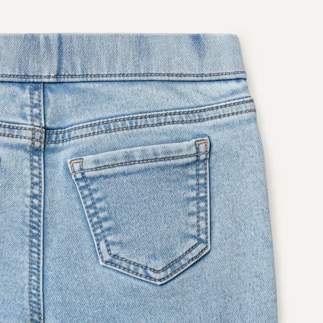 Detalle de Amazon Essentials Mädchen Jegging aus Soft Stretch Denim – mittelhoher Bund