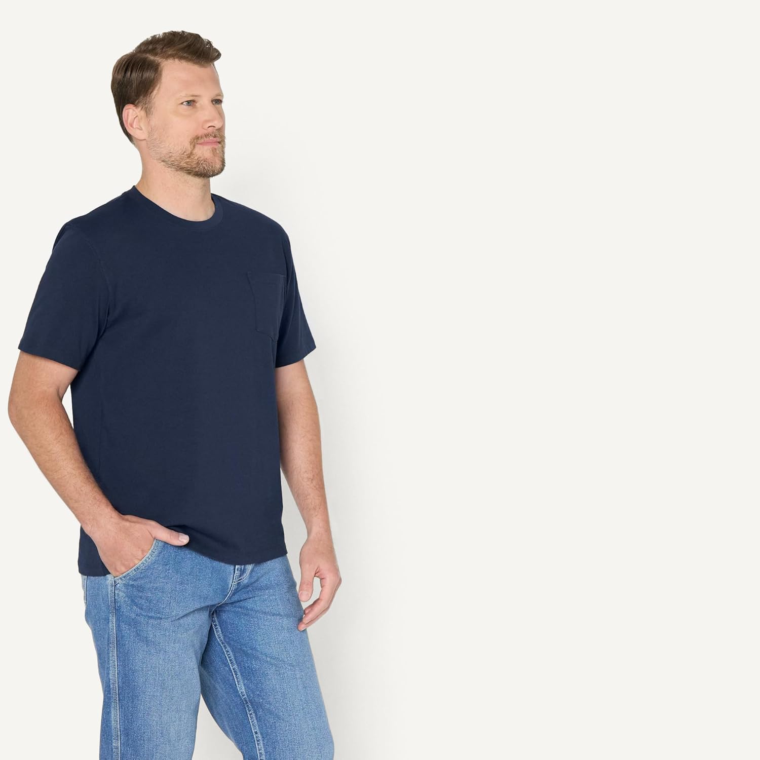 Detalle de Amazon Essentials Men's Relaxed Fit Heavyweight Cotton T-Shirt with Breast Pocket