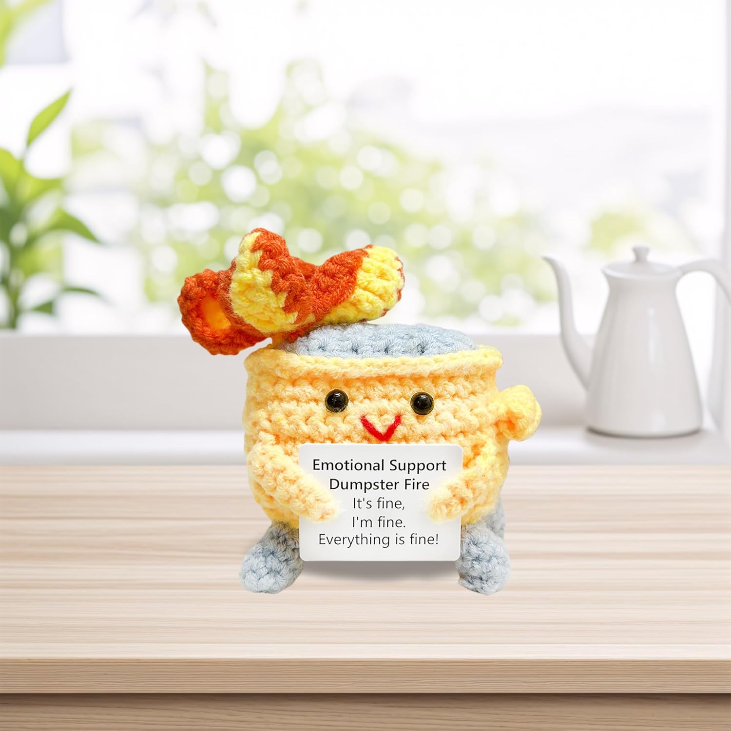 Detalle 2 de KivTovMo Crochet Emotional Support Dumpster Fire — Yellow