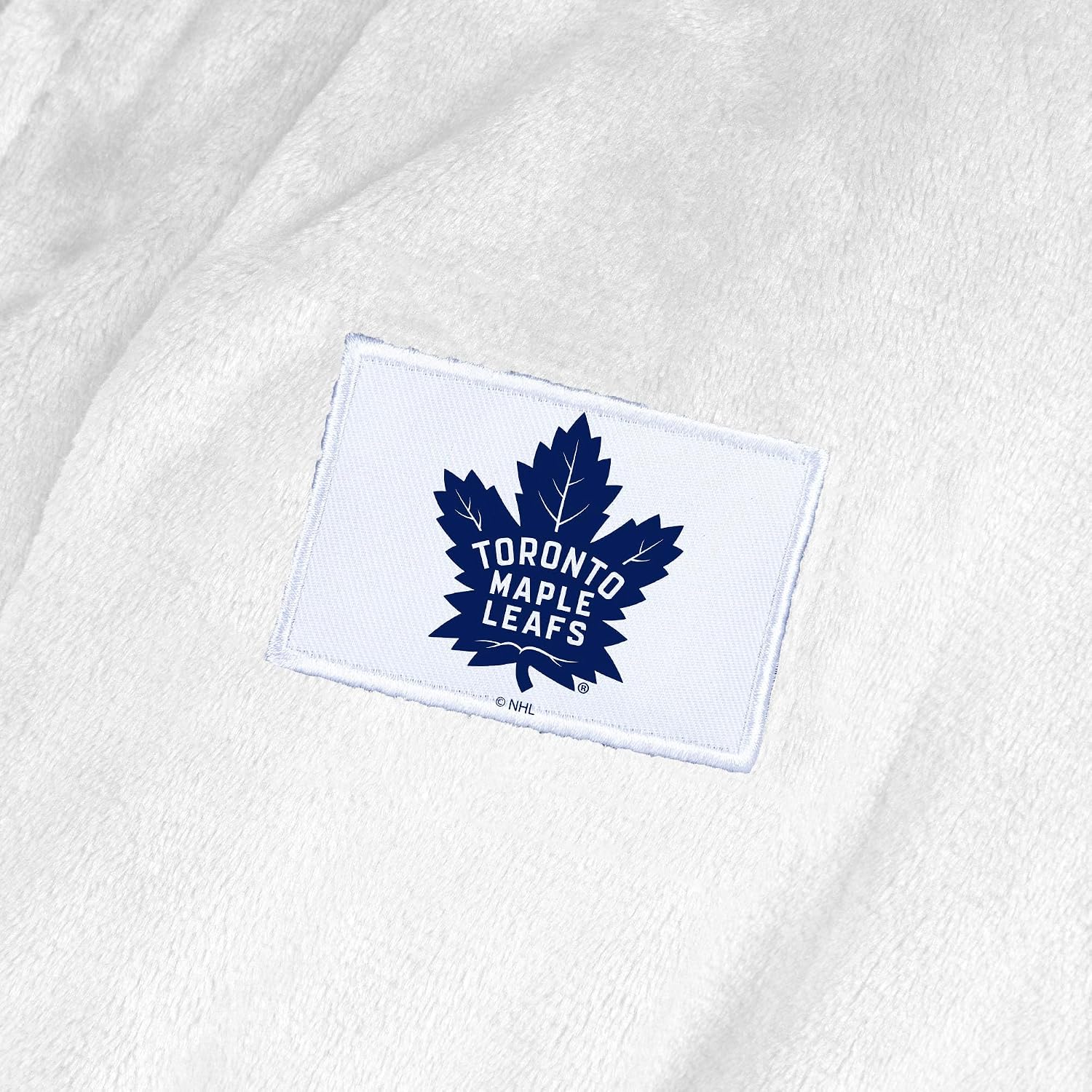 Thumbnail 3 de NORTHWEST NHL White Out Silk Touch Robe with Team Logo Patch (Mid-Length Lounge Robe)