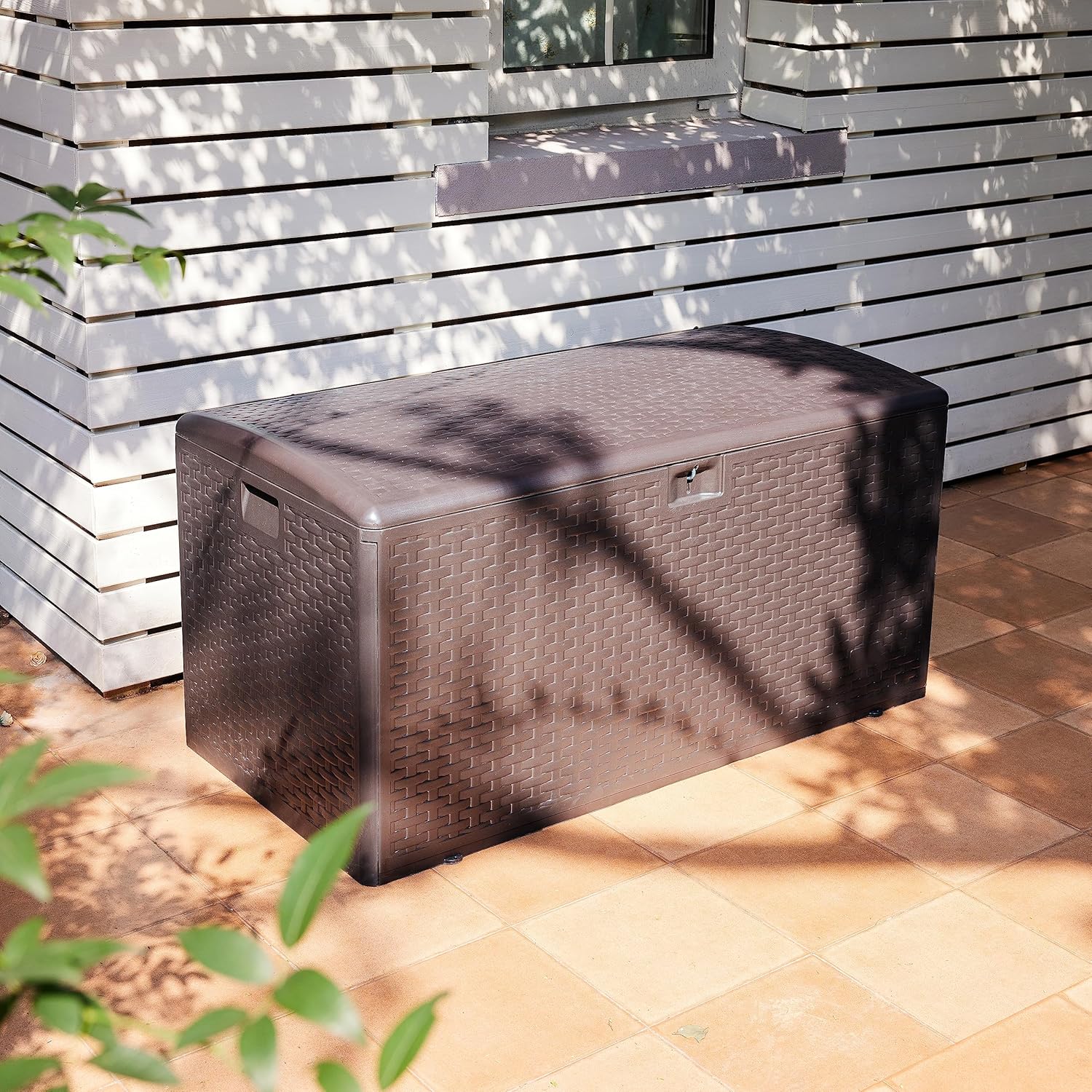 Thumbnail 6 de Amazon Basics Organisation and Storage Outdoor Deck Box, 375 litre, Brown
