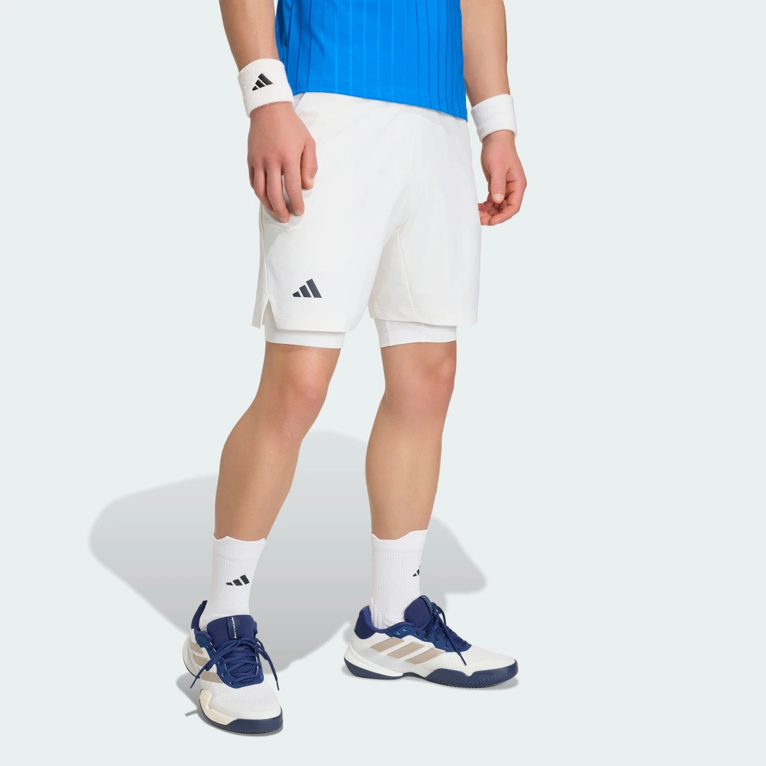 Detalle de Conjunto Adidas Climacool: pantalón corto y mallas de tenis en blanco