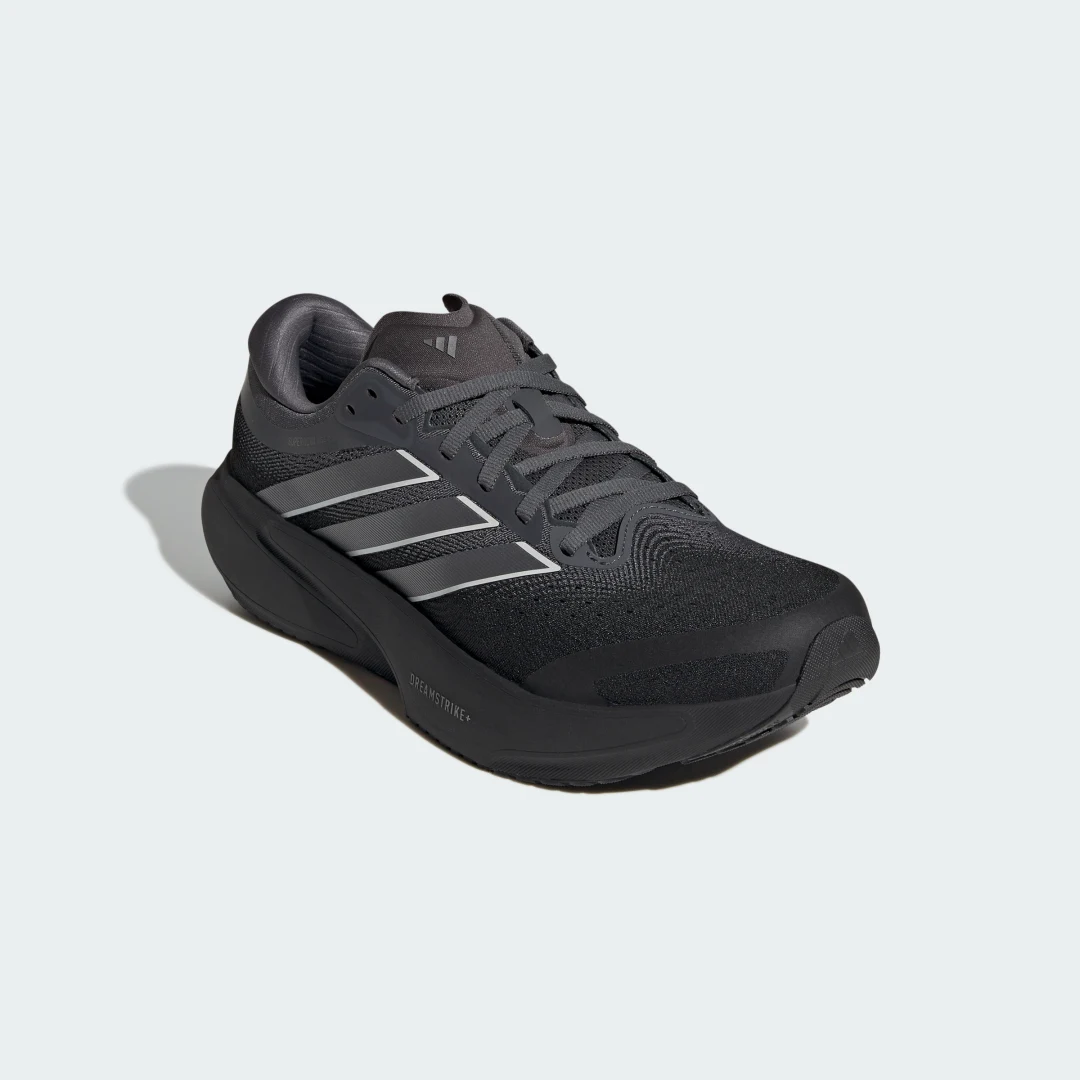 Detalle 2 de Adidas Supernova Rise 3: zapatilla de running en negro para entrenos diarios