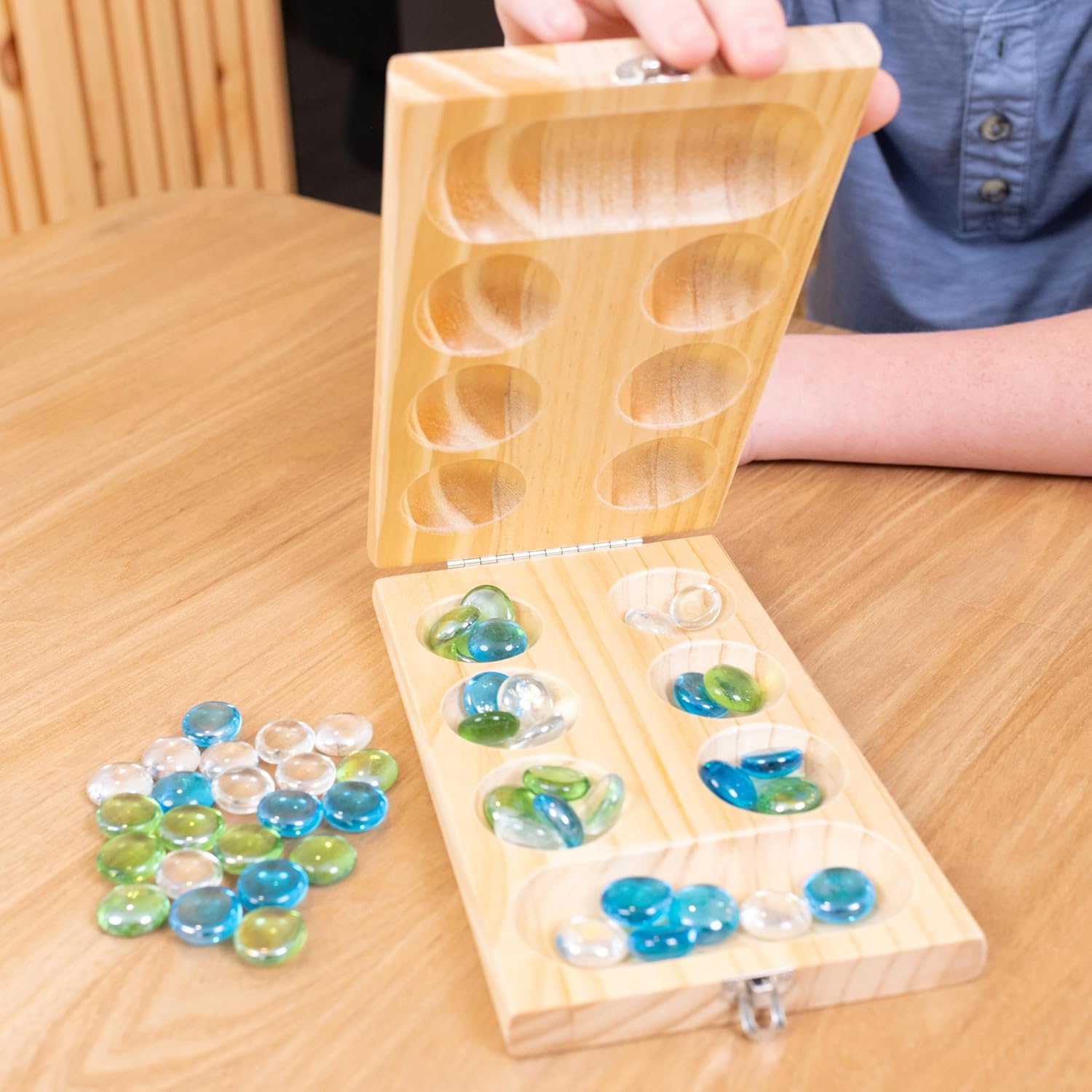 Detalle 2 de Elbow Room Games Mancala Set, Wooden Board