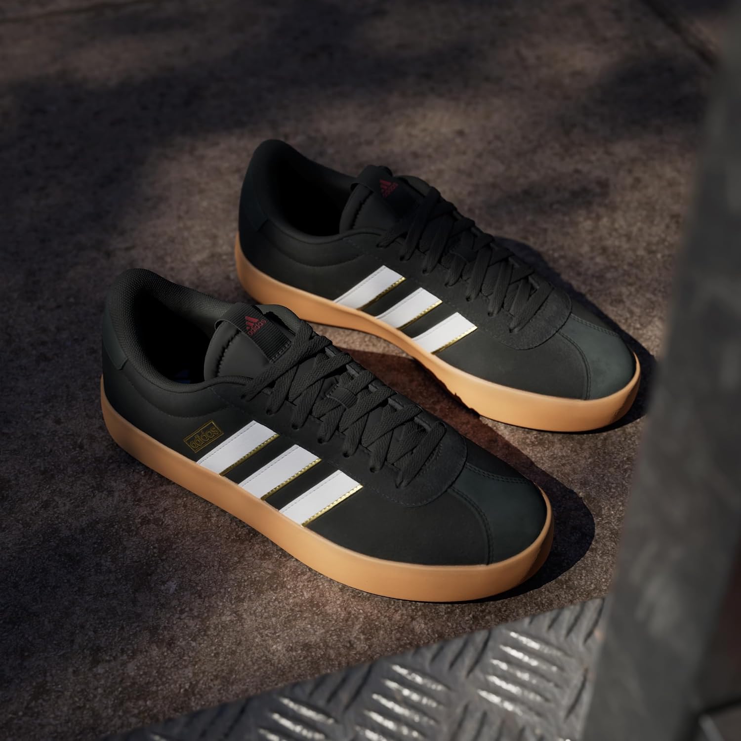 Detalle 2 de adidas Herren VL Court 3.0 Schuhe – Leder-Obermaterial & vulkanisierte Gummisohle