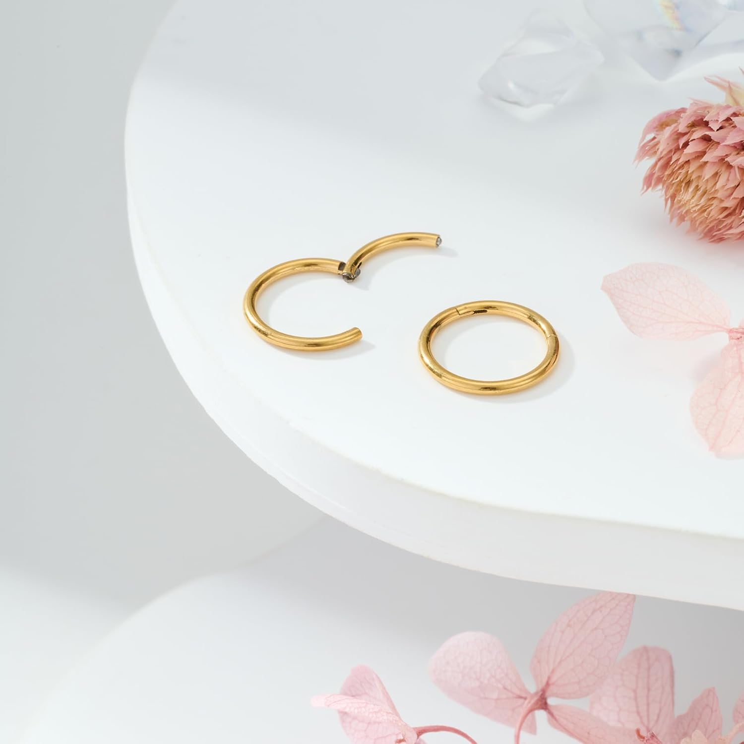 Detalle de Briana Williams 2-pack hinged clicker segment nose rings (316L surgical steel) for septum, helix, daith & tragus