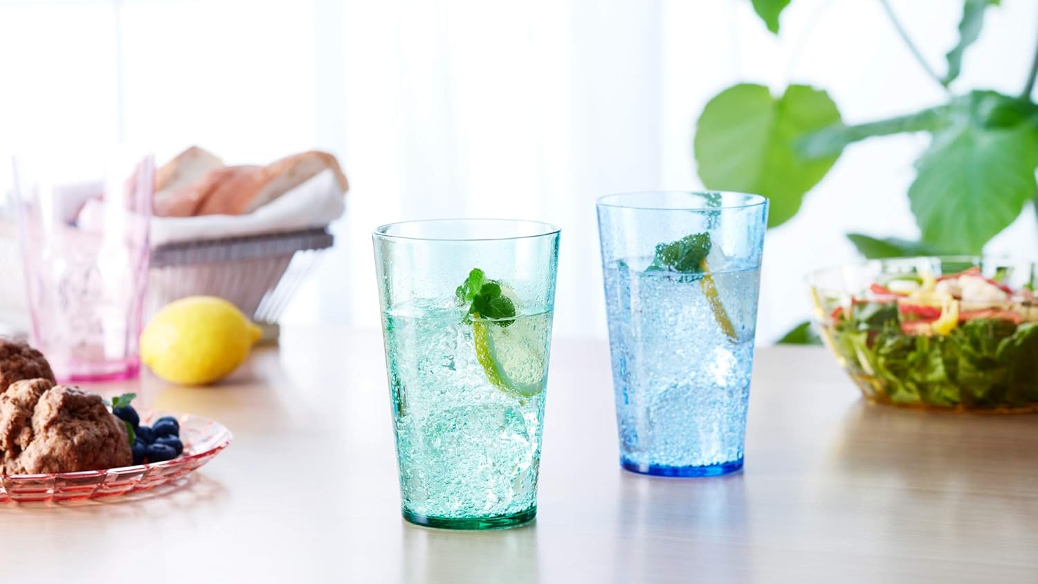 Detalle de SCANDINOVIA 1 Pint Unbreakable Tritan Drinking Glasses (Set of 6) – BPA Free, Stackable