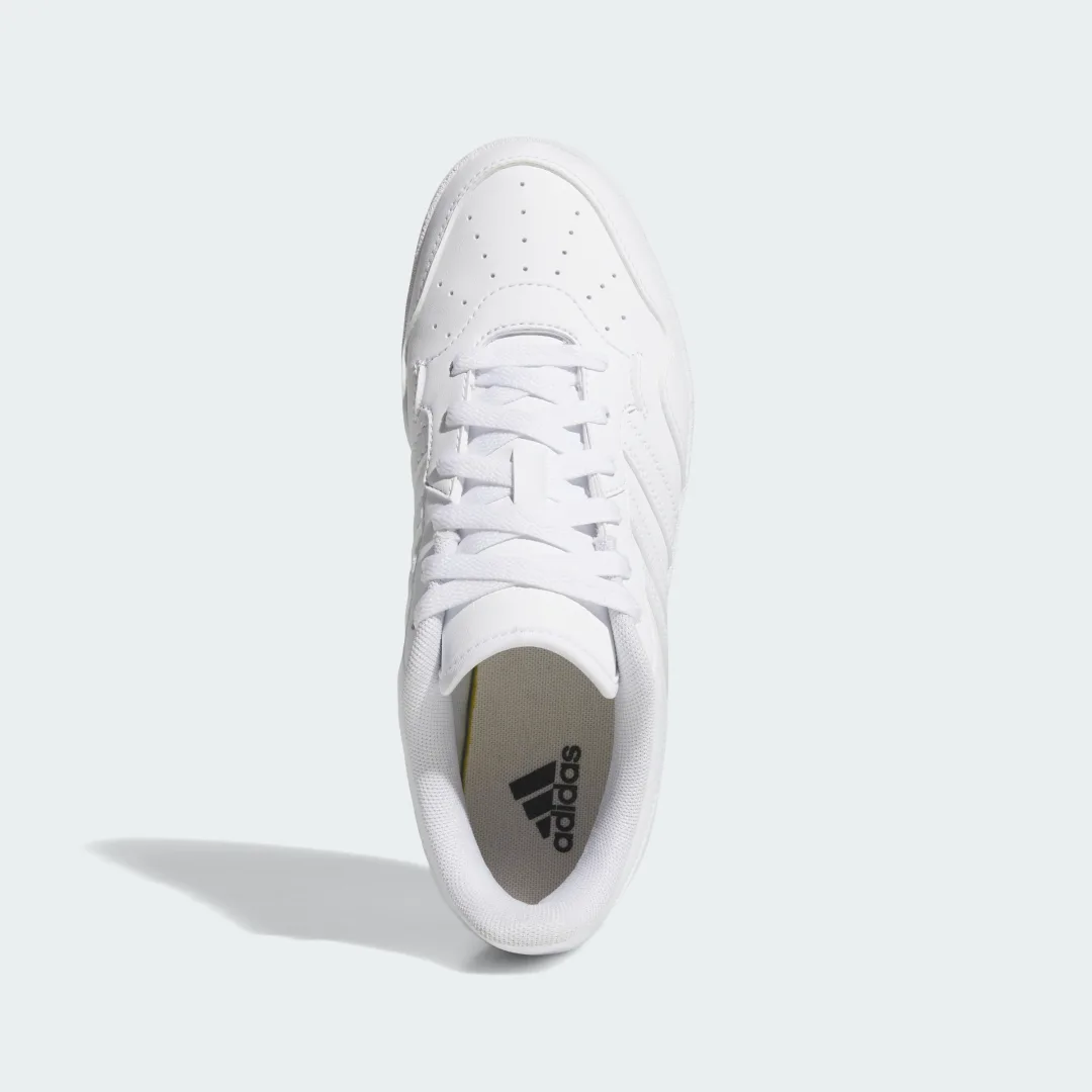 Detalle de Adidas Hoops 4.0: zapatilla clásica en blanco para un estilo urbano
