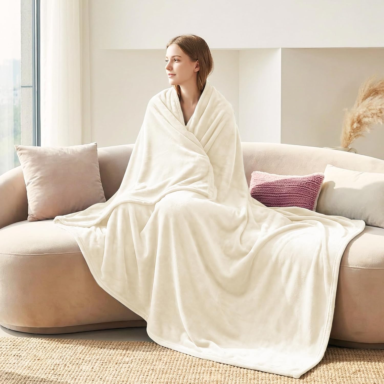 Detalle 2 de CozyLux Kuscheldecke Flauschig 150x200 cm – XL Flanell-Decke als weiche Sofa- und Wohndecke in Creme