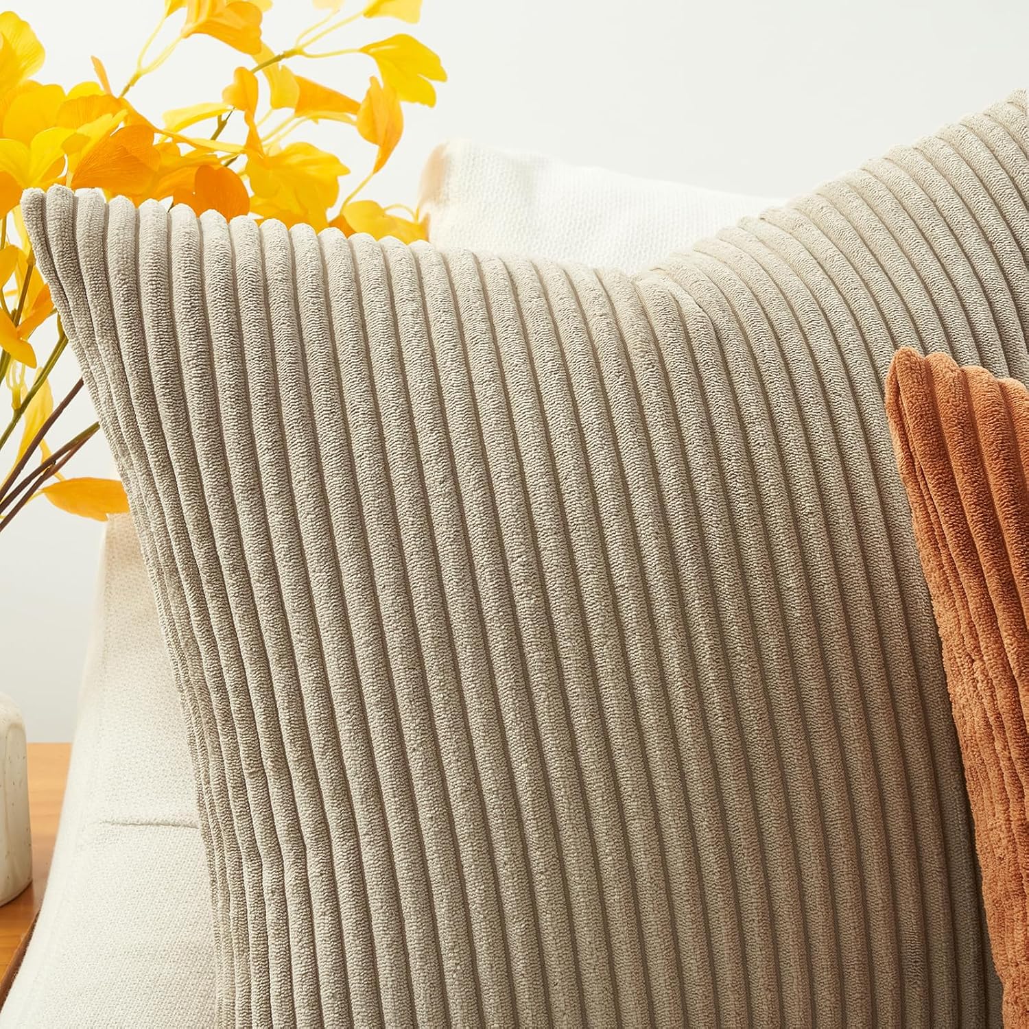 Thumbnail 4 de Housse coussin 50x50 velours taupe, lot de 2 🛋