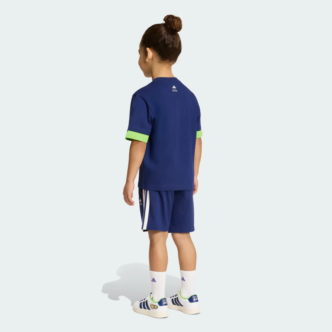 Detalle 2 de Conjunto con camiseta Adidas Pixar Toy Story – edición azul