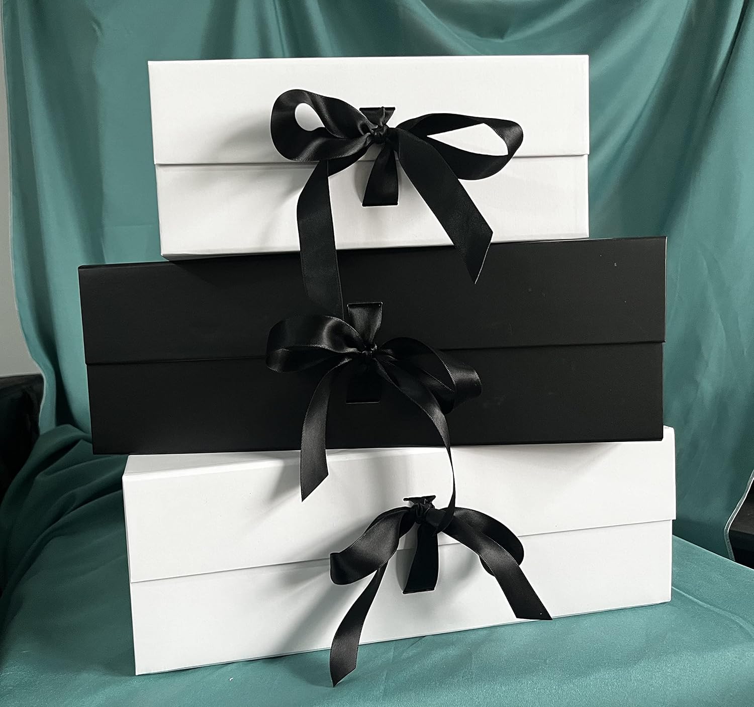 Thumbnail 2 de Schwarz Geschenkbox 33x26x11 cm mit magnetischem Deckel und Schleife