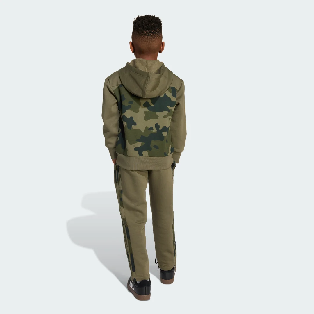 Thumbnail 3 de Conjunto de chándal de felpa con camuflaje Seasonal Essentials de Adidas