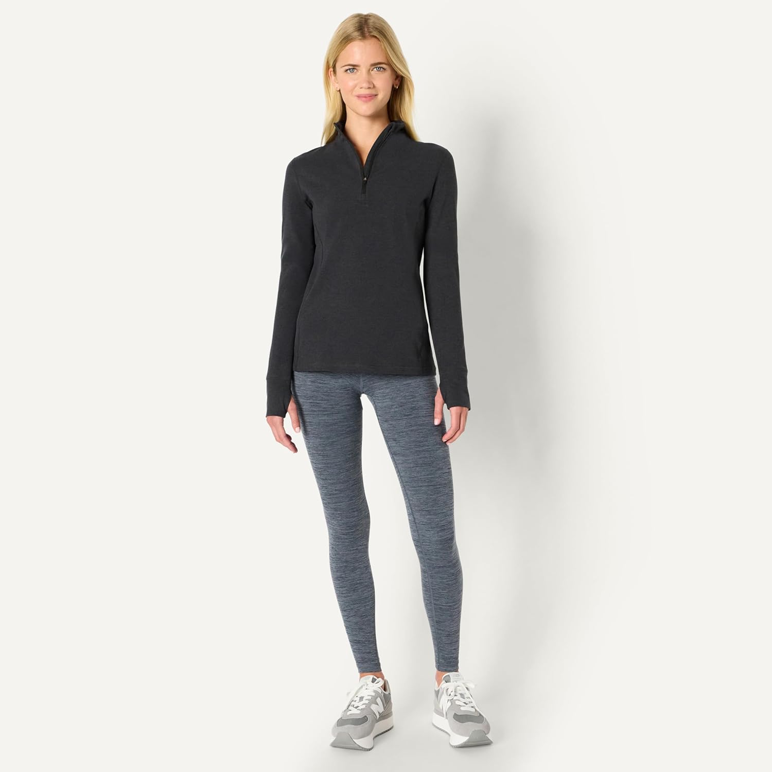 Detalle de Amazon Essentials Women's Athletic Soft Performance Lightweight Quarter-Zip Long Sleeve Top