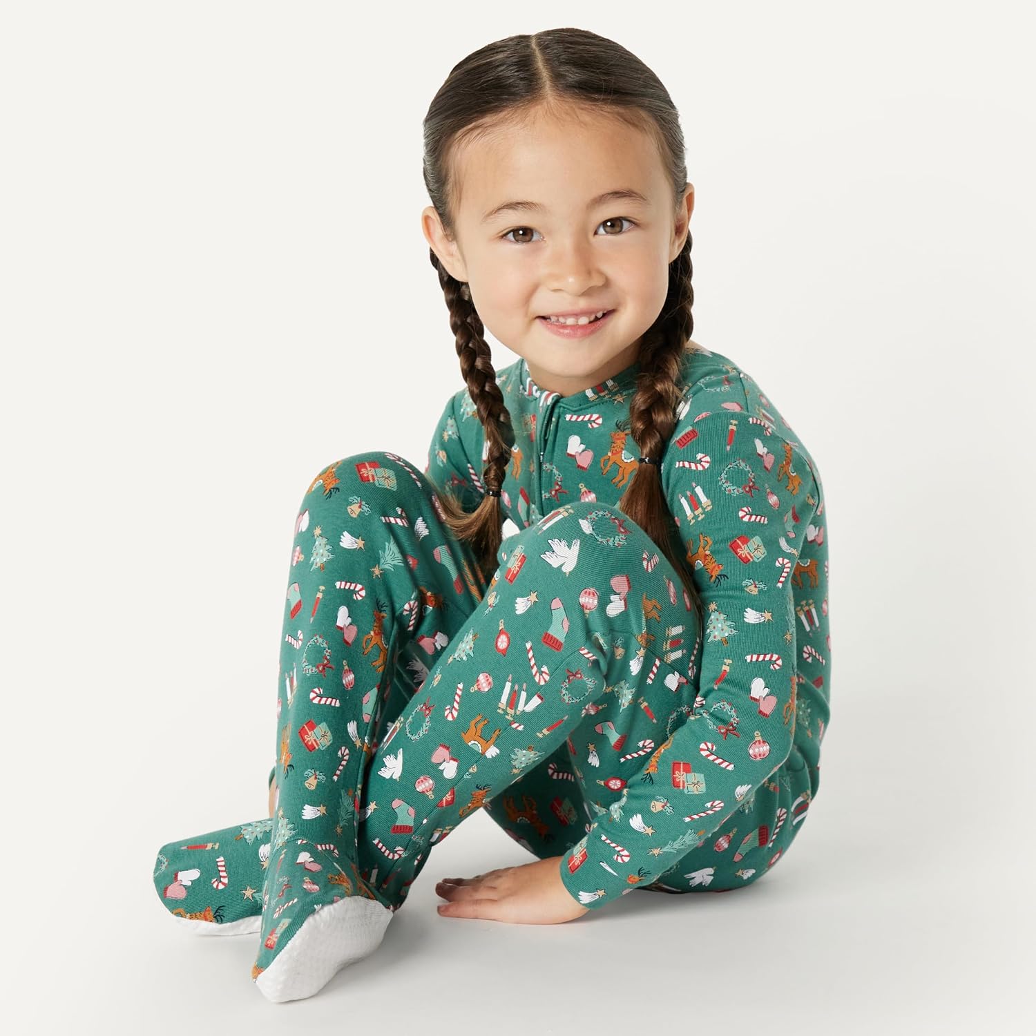 Detalle de Amazon Essentials x Sofia Grainge Completi Coordinati di Pigiami Natalizi per la Famiglia