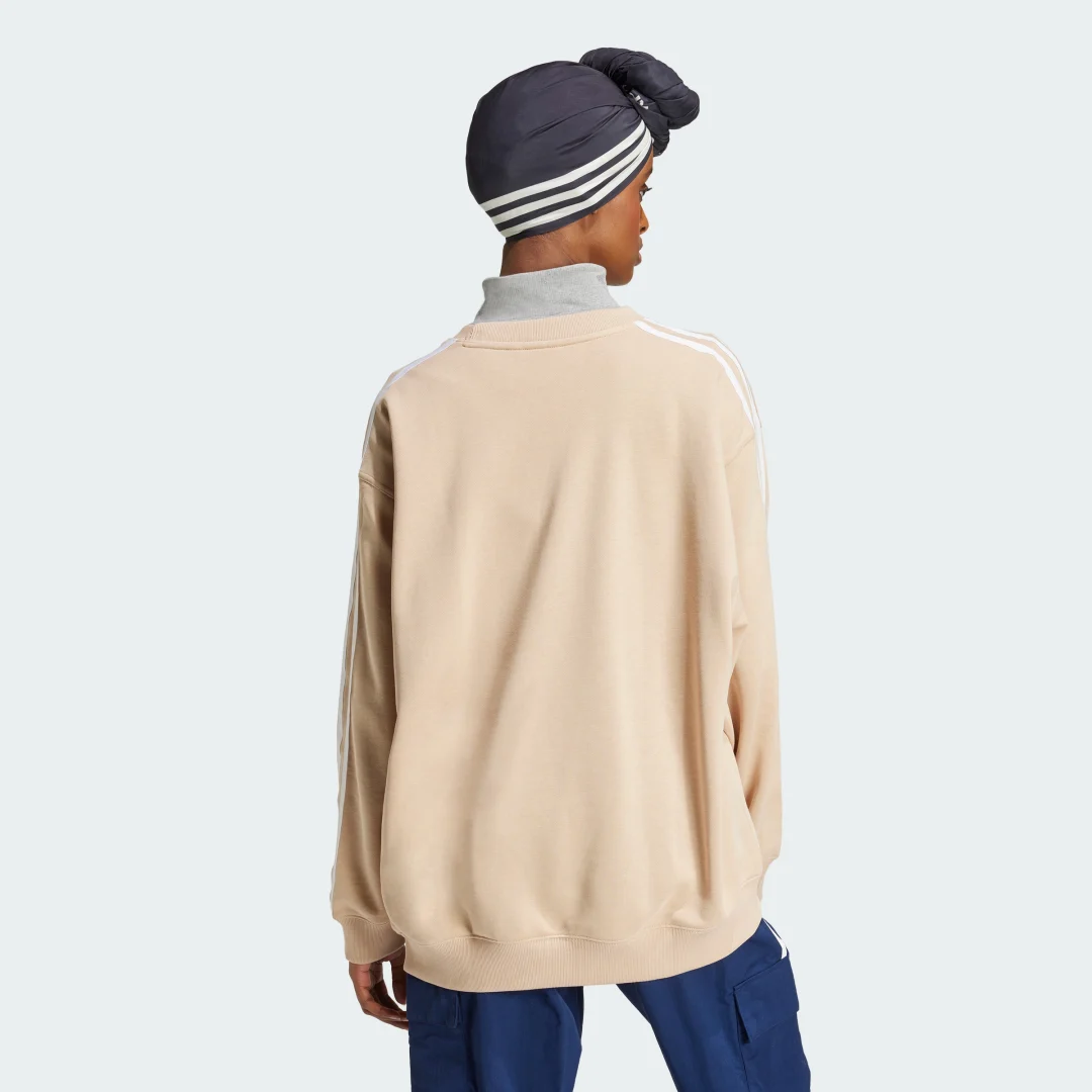 Detalle 2 de Sudadera cuello redondo Oversized 3 bandas Adidas – beige