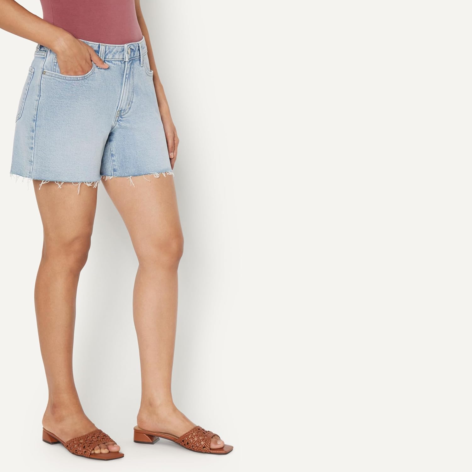 Thumbnail 1 de Amazon Essentials women’s low-stretch mid-rise regular-fit denim shorts