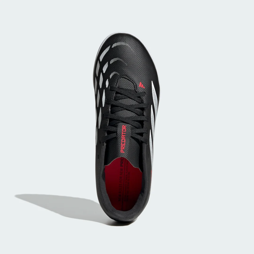 Detalle de Adidas Predator Club, zapatilla de fútbol para moqueta negra