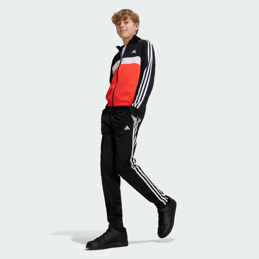 Detalle de Chándal Essentials Tiberio 3 bandas de Adidas – negro