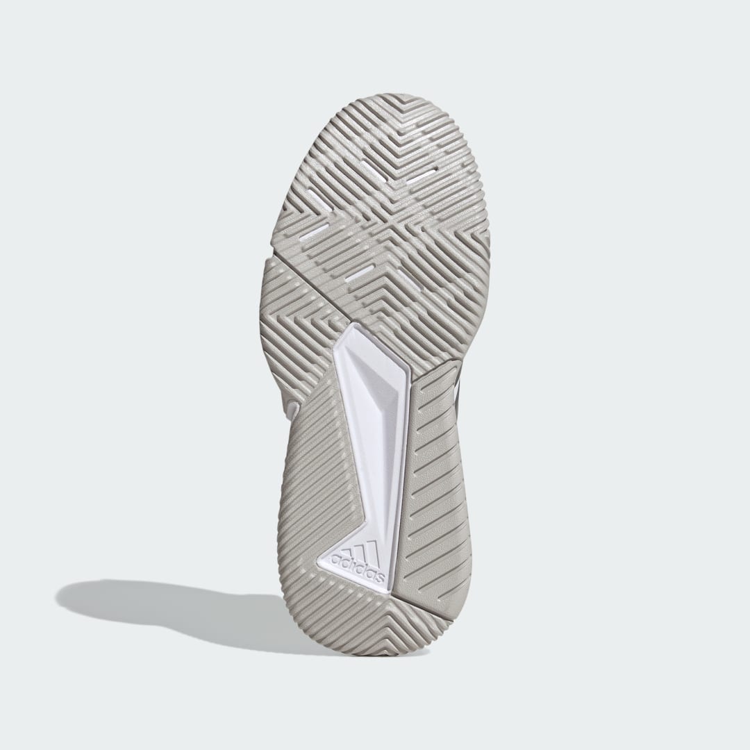 Detalle de Zapatilla Court Flight de Adidas: estilo clásico y confort para uso diario