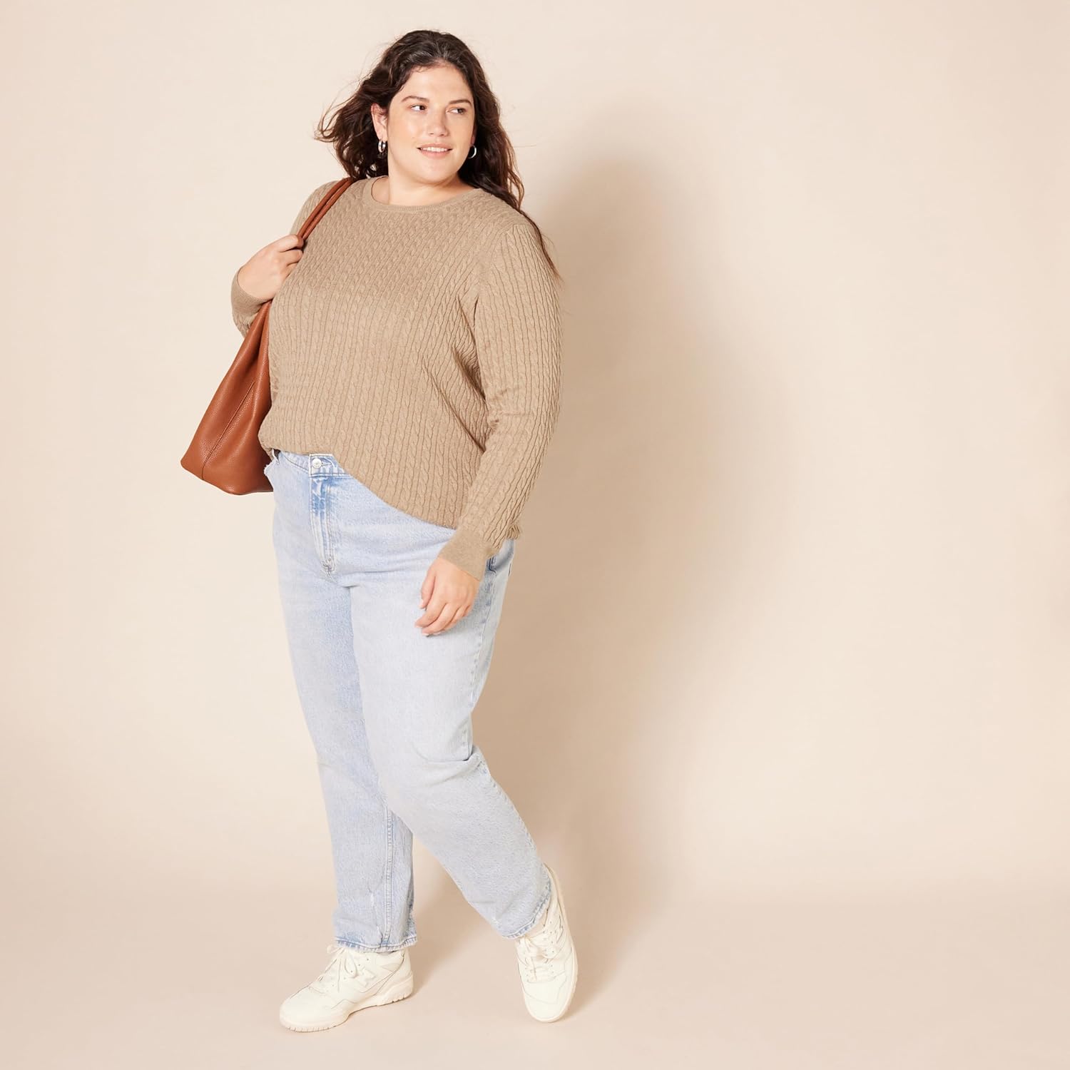Thumbnail 6 de Amazon Essentials women’s lightweight cable knit long-sleeve crewneck jumper (plus sizes available)