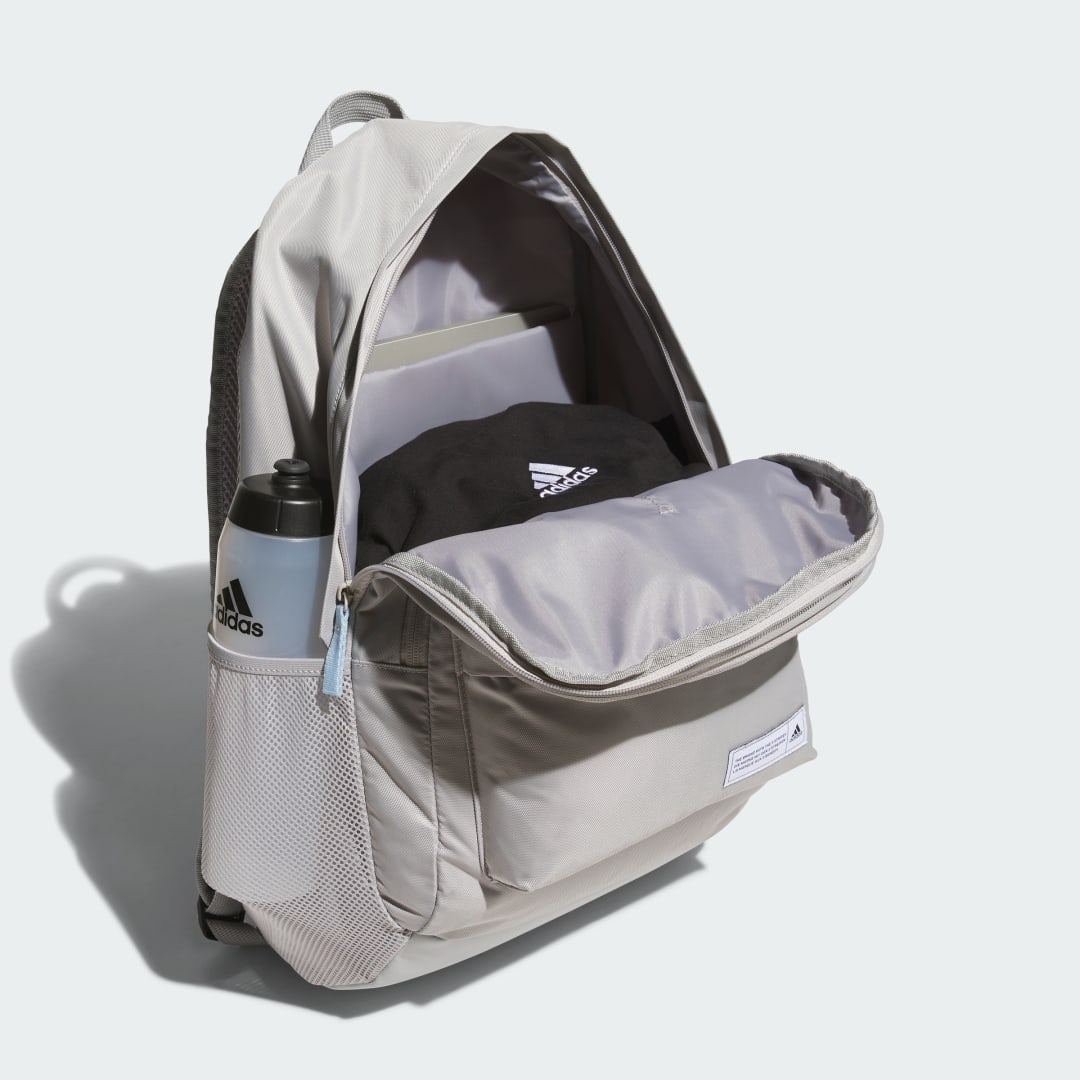 Detalle 2 de Classic Backpack de Adidas en gris: comodidad y estilo para tu día a día