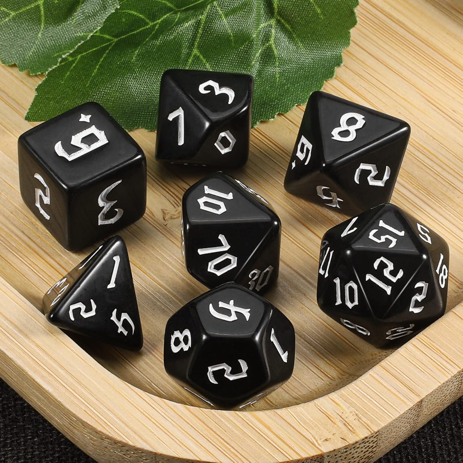 Detalle 2 de Set di dadi poliedrici QMAY DND da 7 pezzi (D20, D12, D10, D8, D6, D4) con sacchetto in velluto