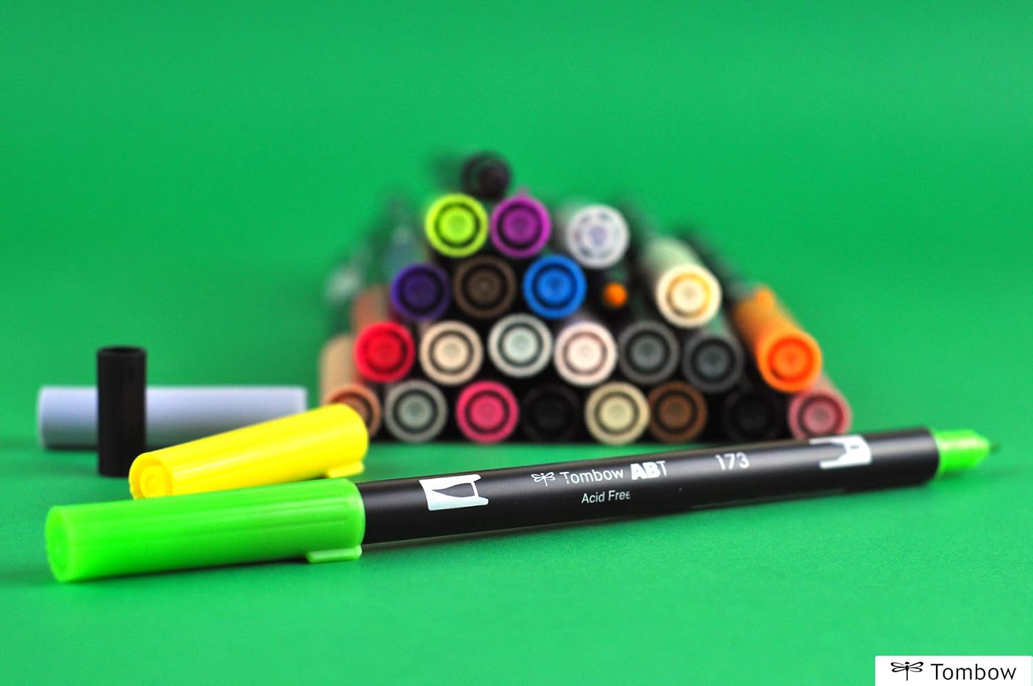 Detalle de Tombow ABT-673 (AB-T673) dubbelspetspenna i orkidé med fin spets och penselspets