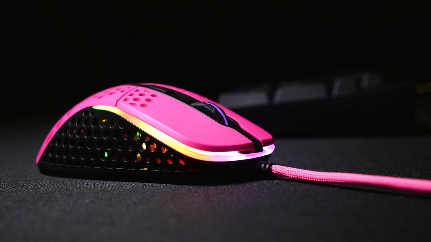 Detalle de Xtrfy M4 RGB Ultraleichte Gaming-Maus (rosa) – XG-M4-RGB-PINK