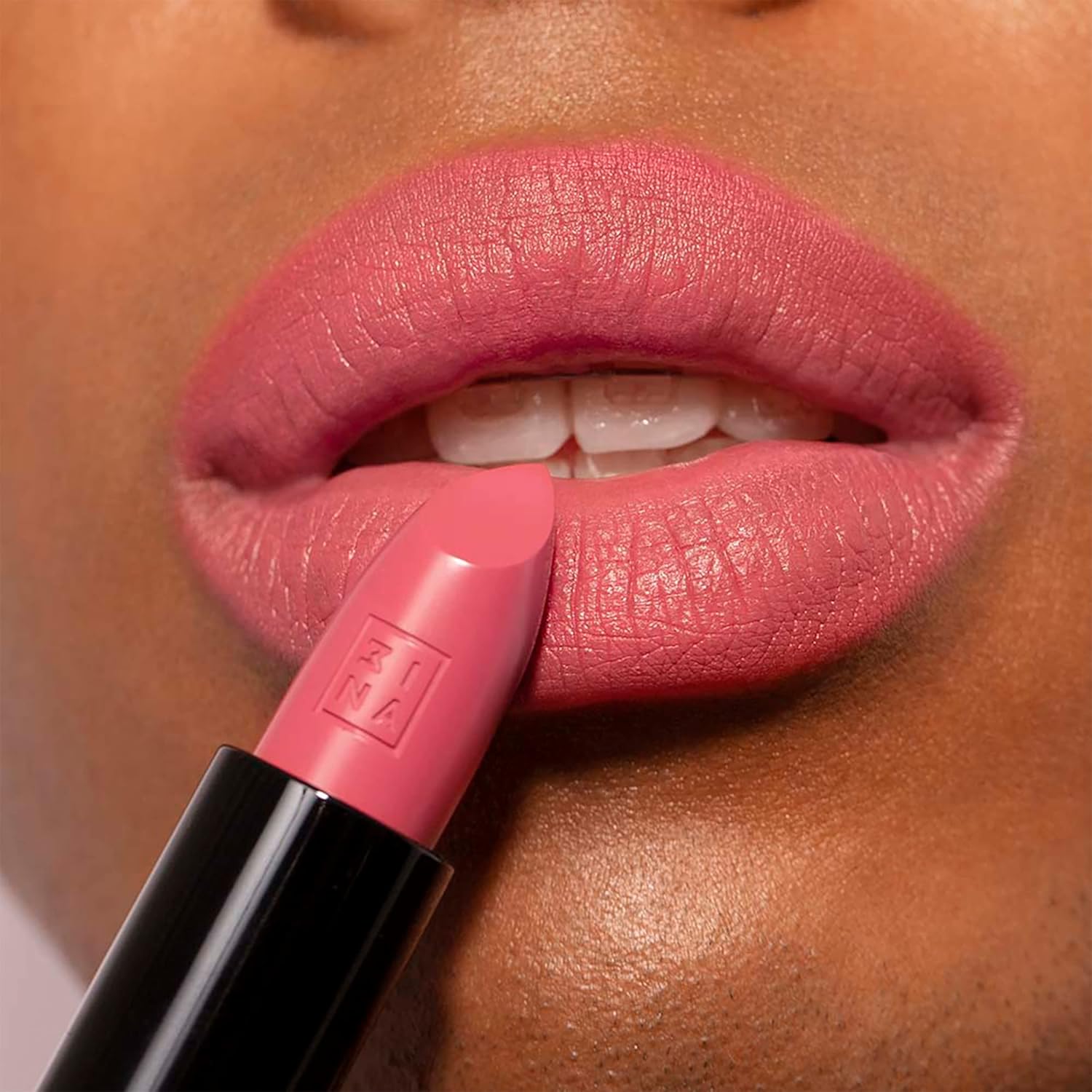 Thumbnail 1 de 3INA MAKEUP - The Lipstick 382 Rosa Cilegia: rossetto cremose, alta pigmentazione, profumo di vaniglia, packaging magnetico