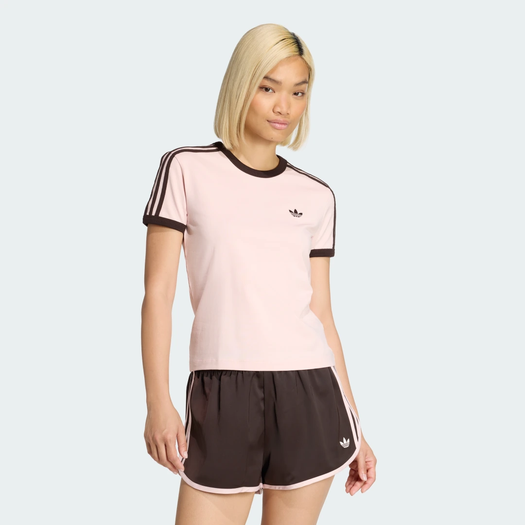 Detalle de Camiseta Entallada 3 Stripes de Adidas – Rosa