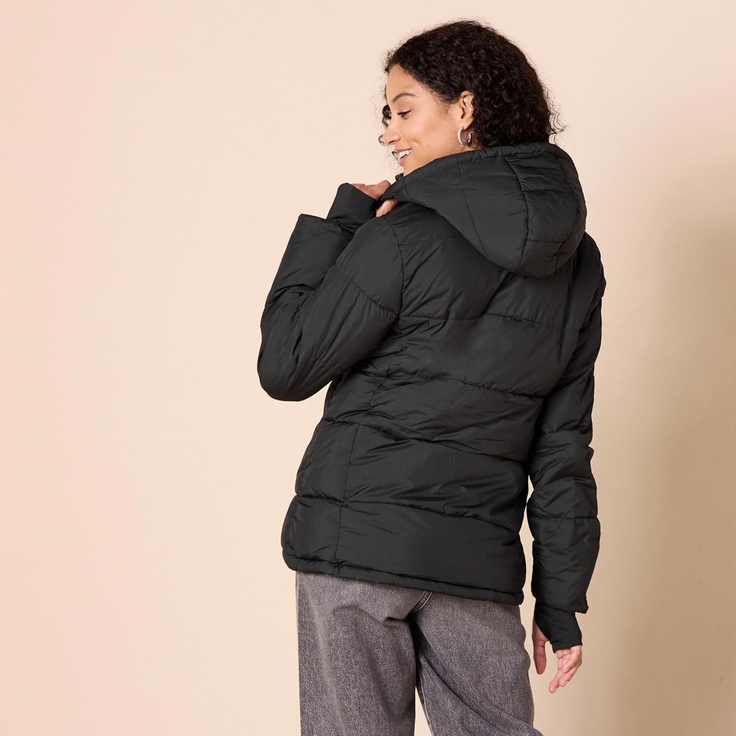 Thumbnail 2 de Amazon Essentials women’s heavyweight quilted long-sleeved hooded puffer jacket (plus size available)