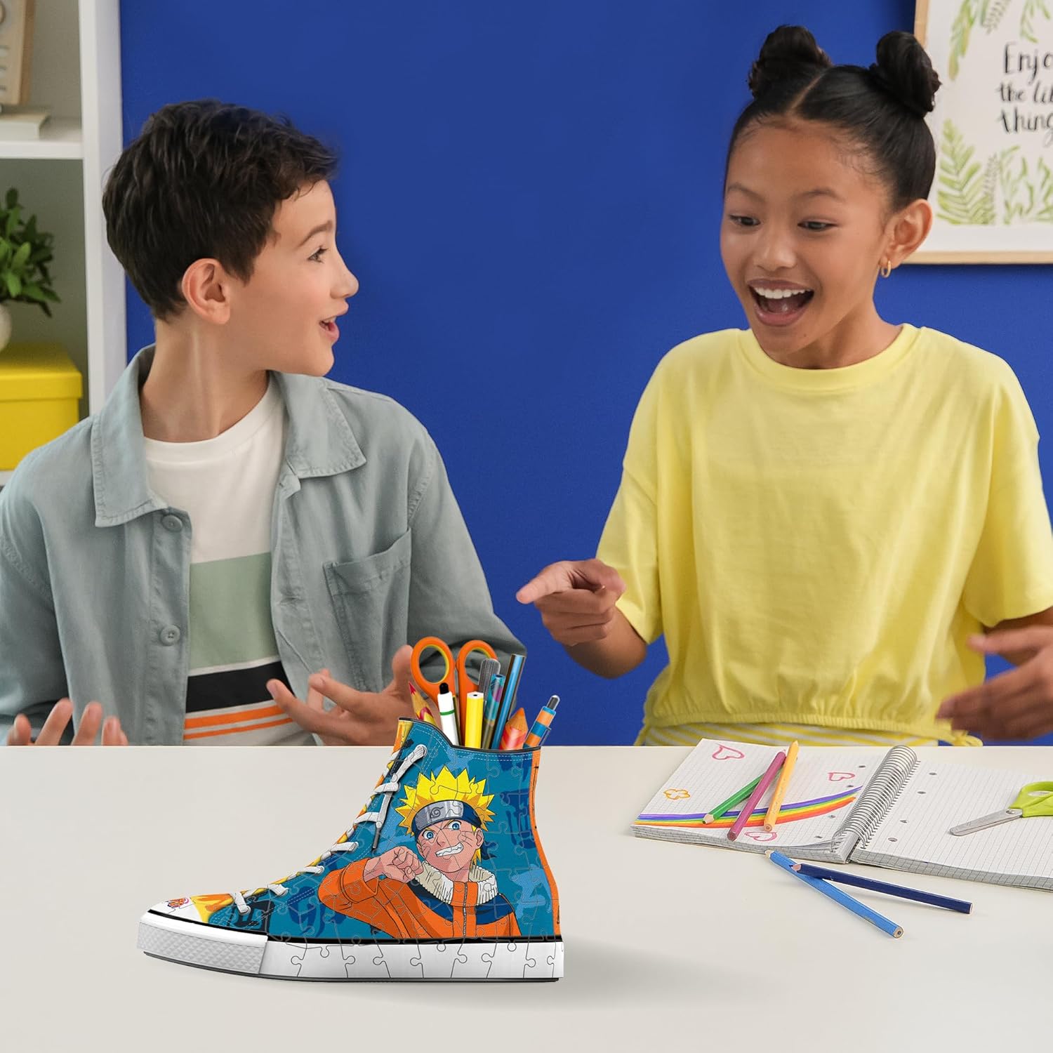 Detalle 2 de Ravensburger 3D Puzzle Sneaker Naruto Stiftehalter