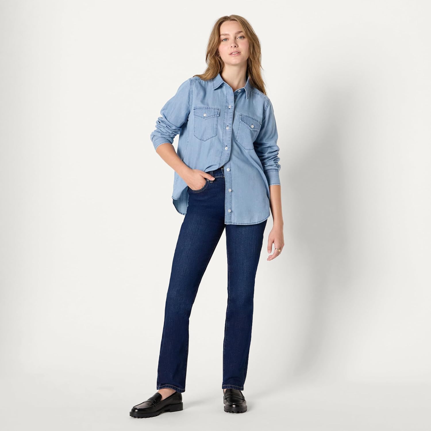 Thumbnail 4 de Amazon Essentials Damen Relaxed-Fit Langarm-Hemd im Denim-Chambray-Look mit Knopfleiste