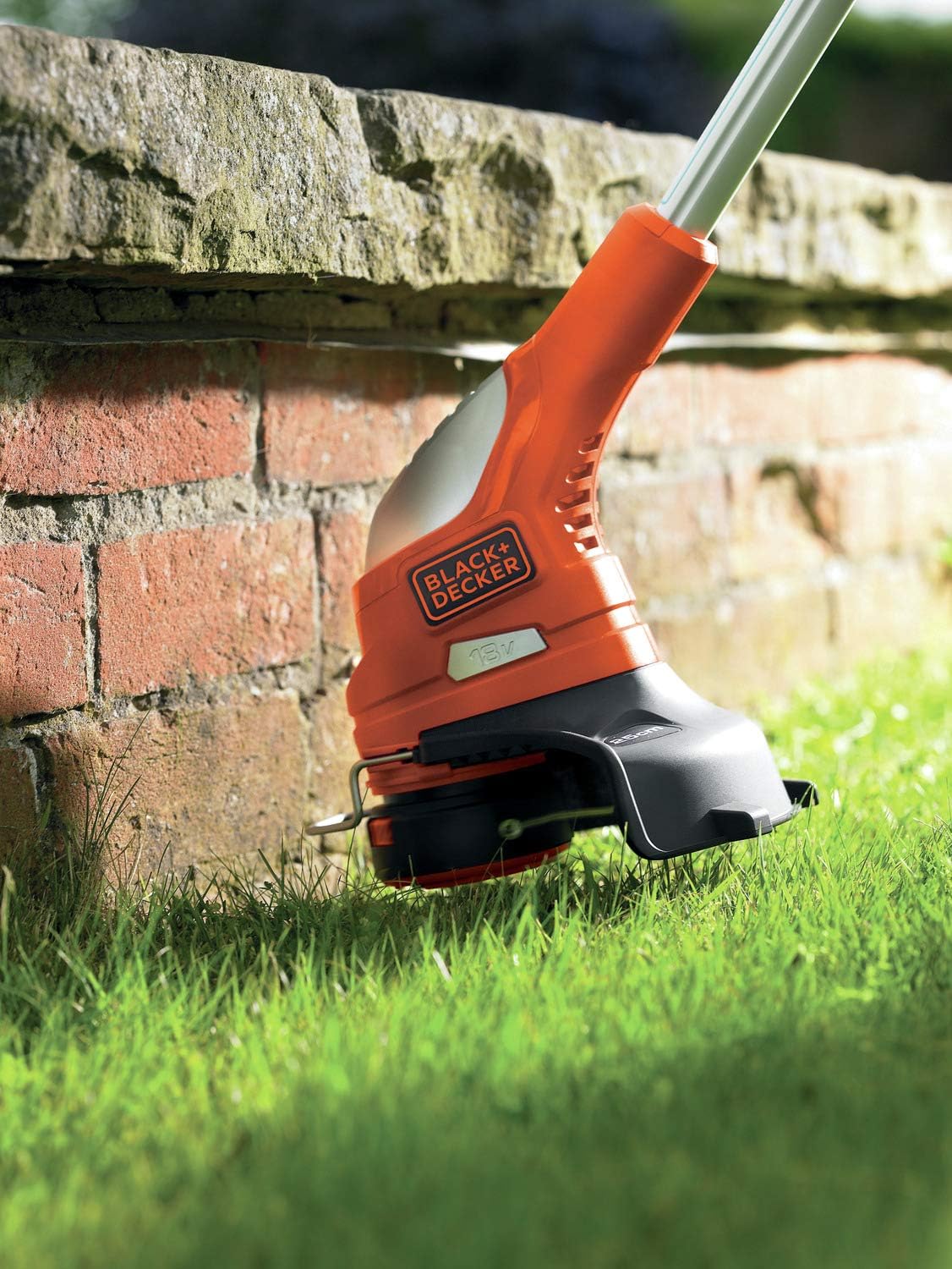 Detalle de BLACK+DECKER Coupe-Bordures Sans Fil 18V GLC1823L20-QW — maniabilité et performance