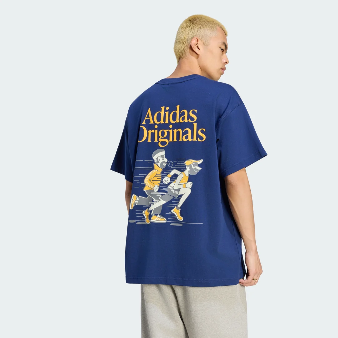 Detalle de Camiseta Running Club Oversized de Adidas — corte cómodo y color Azul